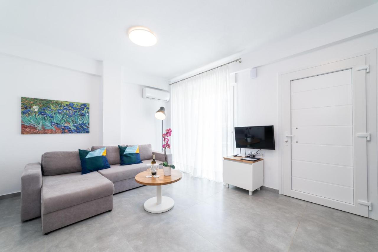 Appartamento Dionysos Residential Complex Ofrínion Esterno foto