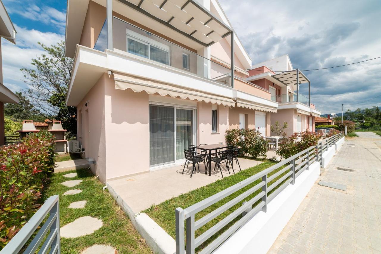 Appartamento Dionysos Residential Complex Ofrínion Esterno foto